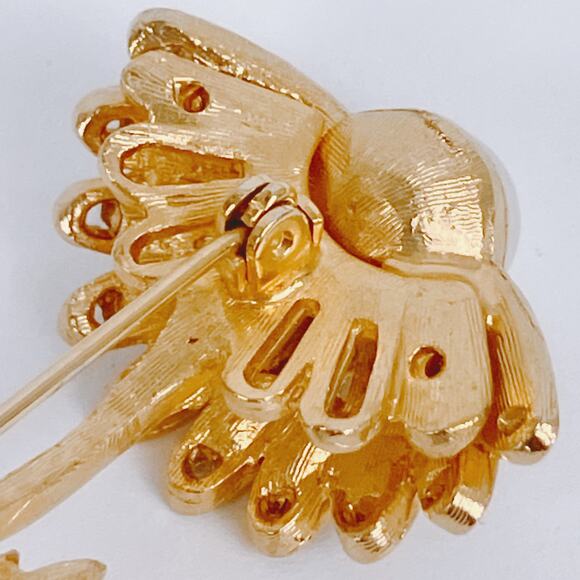 Vintage 1960s Rhinestone Faux Pearl Floral Brooch Mid Century Romantic Gold Tone - Picture 7 of 10